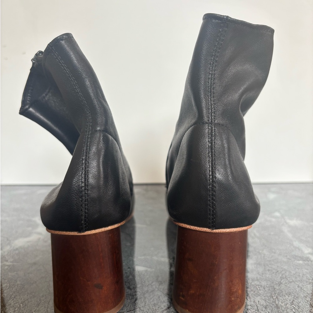 Jeffrey Campbell Black Heeled Boots Sleek Leather Design - Picture 6 of 8